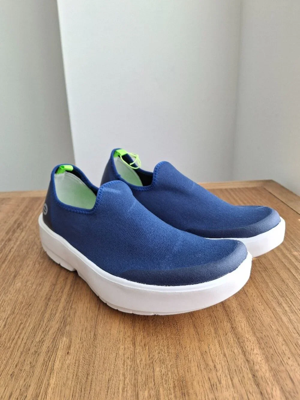 (New) OOFOS – OOmg eeZee Low Recovery Shoes (Navy) – Women's 9